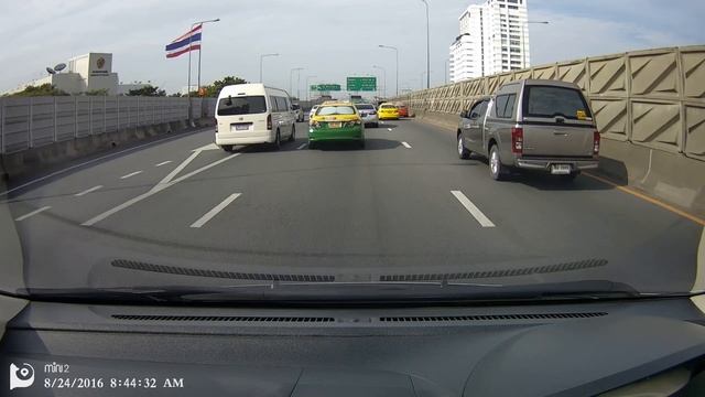 กล้องติดรถ DDPai MINI2 1440P 2K WiFi กลางวัน บนทางด่วน2 смотреть онлайн