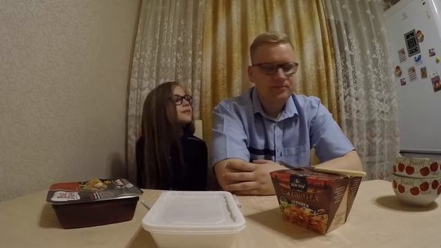 Илья Добрынин и Софи - Обзор бич лапши - f.Юрий Хованский смотреть онлайн