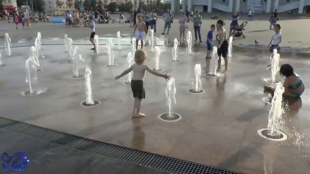 Купаемся в фонтане      Fountain