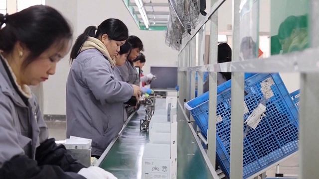 Китайские производители товаров для кемпинга соревнуются за покупателей смотреть онлайн