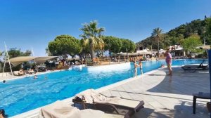 PINE BAY HOLIDAY RESORT. Кушадасы, Турция. Сентябрь 2020. Обзор бассейна и вид на пляж.
