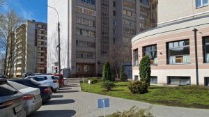 У одной конторы на улице Воровского в ожидании