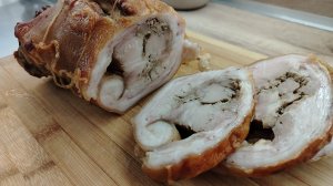 Мясной рулет из свиной рульки.