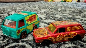 играем в игрушечные машины