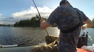 Ловля трофейного белого амура на поплавочную удочку на Десногорском водохранилище с лодки. часть№1