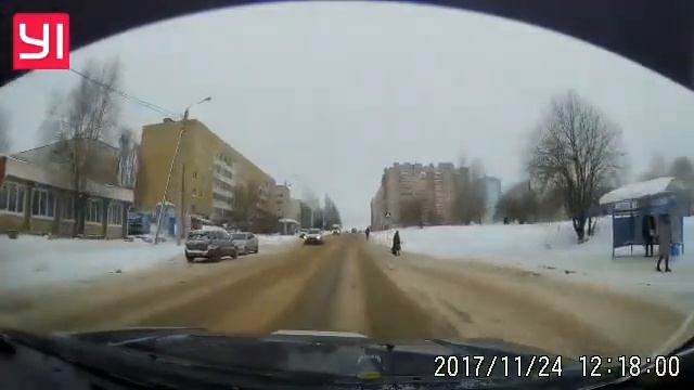 Уронил ребенка на пешеходнике смотреть онлайн