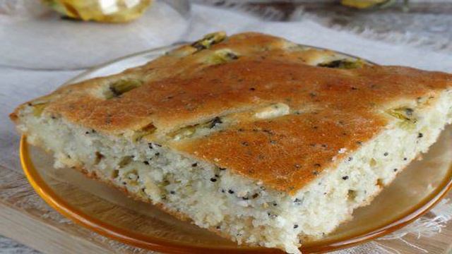 Пирог на манке с киви и маком