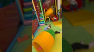 Володя в игровой Family Park в ТЦ «Юбилейный» г. Хабаровск, Володе 3,8 года