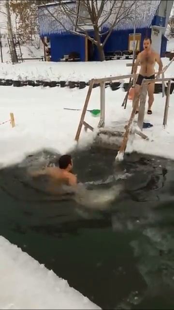 Моржевание 18 декабря Свияга смотреть онлайн