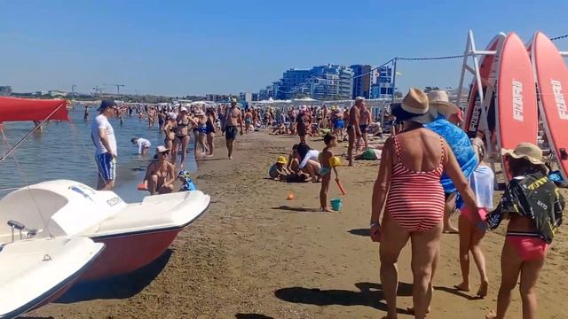 Город Курорт Анапа.Пляжи трещат по швам, отдыхающих просто радуется с морем. Вода местами чистая смотреть онлайн