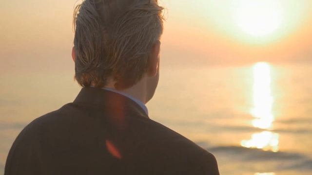 Чтобы подзаработать, муж устроился ночным охранником в отель и на первой же смене увидел, как жена смотреть онлайн