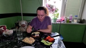 Мукбанг/обжор/оливье, пюре картофельное, стейк индейки по-Мексикански