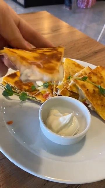 Попробовал первый раз в жизни кесадилью. KZ7UHB Яндекс Еда. 5sec_production. смотреть онлайн