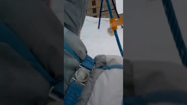 Гуляем на детской площадке смотреть онлайн