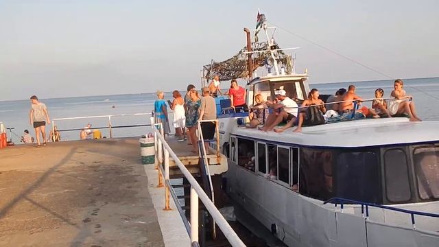 Погрузка на "Гагру". Пицунда. 05 08 2021 DSCN5300 смотреть онлайн