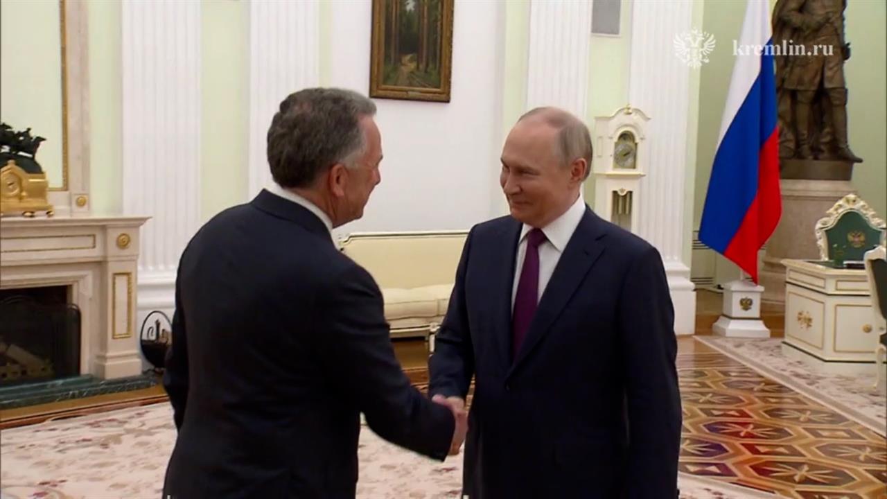 Путин принял в Кремле спецпосланника президента США Уиткоффа: видео