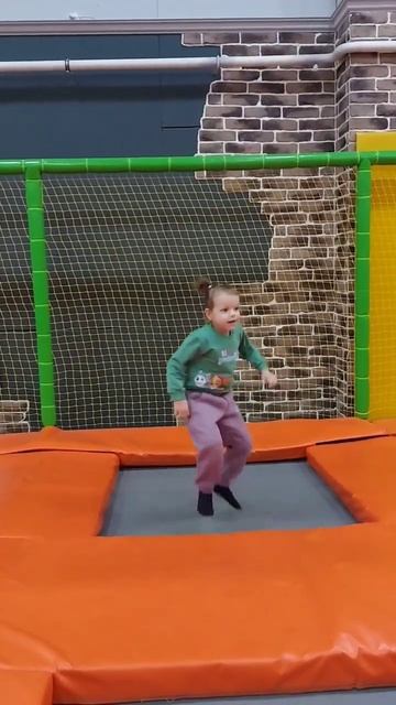 Киликия #vlog #shortvideo #детскаякомната #батут смотреть онлайн