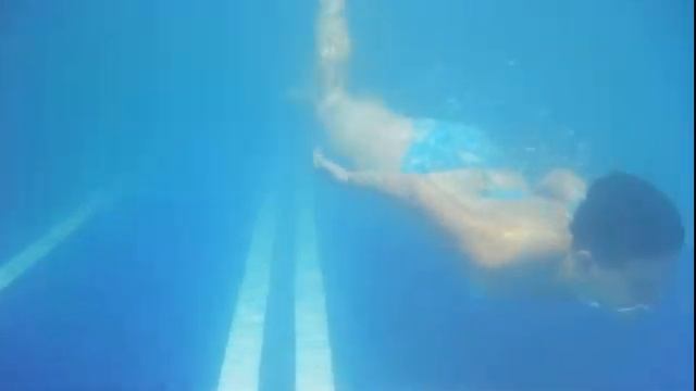 Марракеш Отель Леся ныряет в бассейн смотреть онлайн