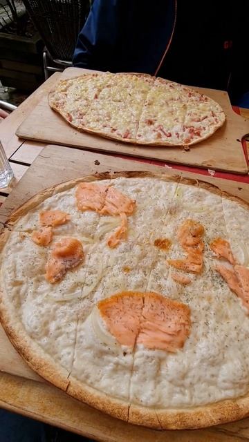 #Shorts типичная пицца 🍕 Flammkuchen в Эльзасе, Страсбург смотреть онлайн
