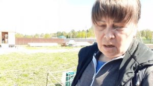Мы в деревне,  Грядки засыпаю Новой землёй,  Так я за неделю не сделаю .