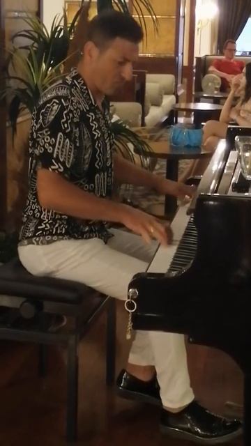 живая музыка в отеле Utopia world 5*. Турция 2022 смотреть онлайн