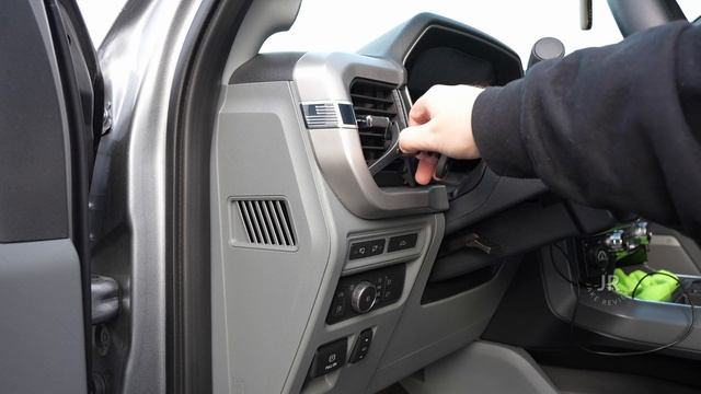 ESR HaloLock Magnetic Car Phone Mount смотреть онлайн