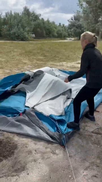 Сбор палатки в штормовой ветер смотреть онлайн