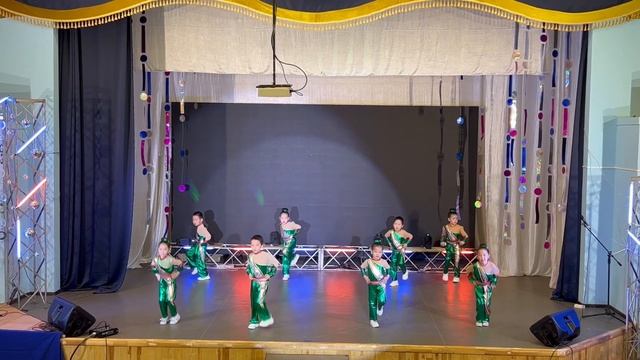 Участники V районного первенства по фитнес-аэробике среди воспитанников ДОУ Нюрбинского района. смотреть онлайн