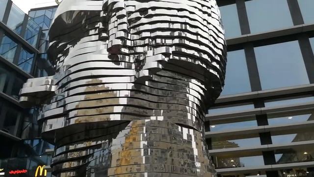 Голова Кафки в Праге смотреть онлайн