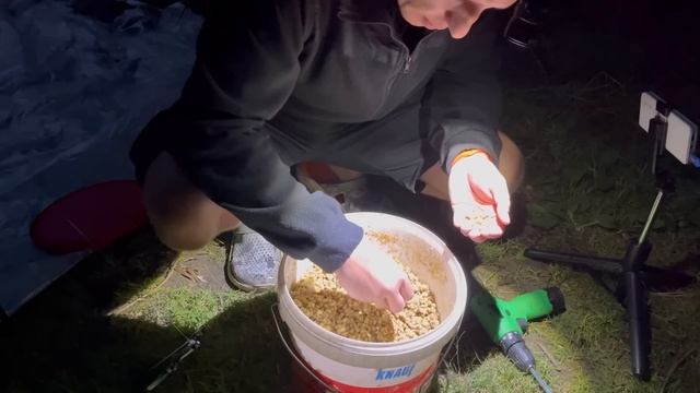 НОЧУЕМ НА ОЗЕРЕ. ЛОВИМ НА РЕЗИНКУ КАРАСЯ. БАНЯ. ОТДЫХ. ШАШЛЫКИ смотреть онлайн