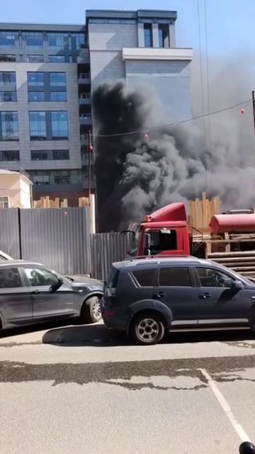 Пожар в центре Москвы, на Тверской загорелась гостиница «Интерконтиненталь» смотреть онлайн