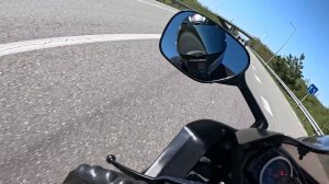 По магистрали на мотиках, было ветрено