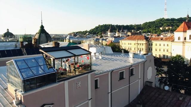 Романтичне освідчення на даху у Львові. Flash Day agency. Вишукана вечеря на терасі ресторану смотреть онлайн