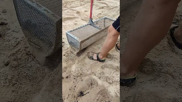 Весь пляж в золоте,монетах и мусоре ЧИСТКА ПЛЯЖА ОТ МУСОРА смотреть онлайн