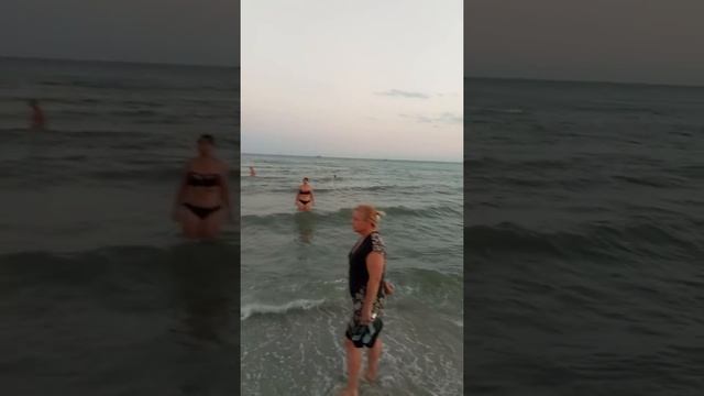 Железный порт вечерняя набережная. Вечер, август 2017 год смотреть онлайн