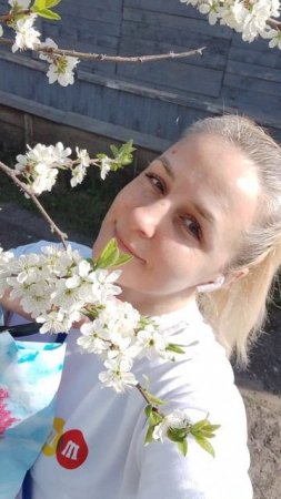 Белоснежные облака цветов. Деревья усыпаны нежной красотой 😍 Жаль, что послезавтра -2 и снег ❄
