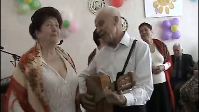 Пенсионеры развлекаются смотреть онлайн