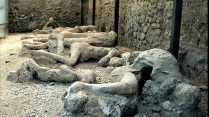 Почему тела в Помпеях после извержения стали каменными? Новое Шокирующее Открытие в Помпеи