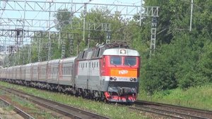 Электровоз ЧС7-104 с дополнительным поездом и Тепловоз ТЭМ18ДМ-1925