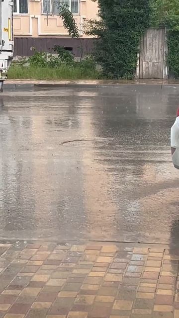 Дербенте ливень, что за приятный запах после дождя, кто любит дождь #дербент #природа #дагестан смотреть онлайн