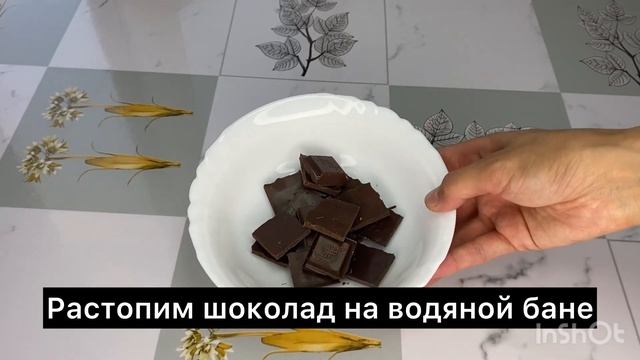 Банановый десерт. Бананы в йогурте с шоколадом. Бананы в шоколаде .