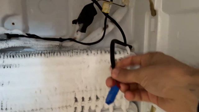 Поэтому ваш холодильник НЕ охлаждает! Пример простого ремонта. смотреть онлайн