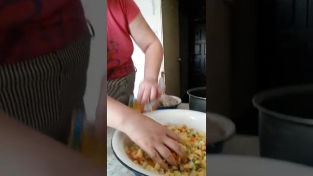 Мы с дочкой готовим курочку смотреть онлайн