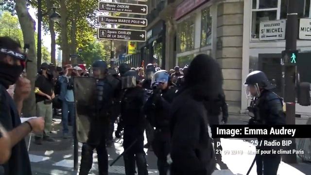 Парижский «росгвардеец» общается с местным «Кириллом Жуковым»)) смотреть онлайн