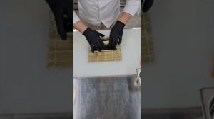 Как правильно закручивать роллы.