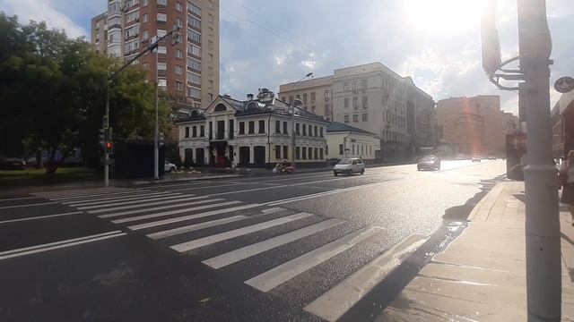 Поездка на автобусе от Рязанского проспекта до Таганской, пешком по Москве смотреть онлайн