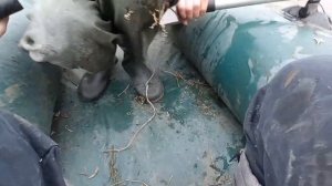 Ставим Фитили с резиновой лодки 🛶 , на яме , в заливах реки. Рыбалка 2 часть. Проверяем Верши.