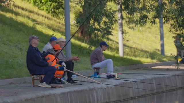 ЛОВЛЮ на СОЛЕНЫЙ ОГУРЕЦ и МЕТЛУ! ПРИТВОРИЛСЯ новичком НА РЫБАЛКЕ! И ПОЙМАЛ ЖЕЖ! Рыбаки в афиге:) смотреть онлайн