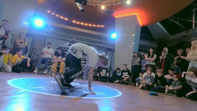 kids battle beginners ↔ White vs Арина ↔ 1'2 ↔ WINTER WARS 2 #winterwars #bmvideo смотреть онлайн