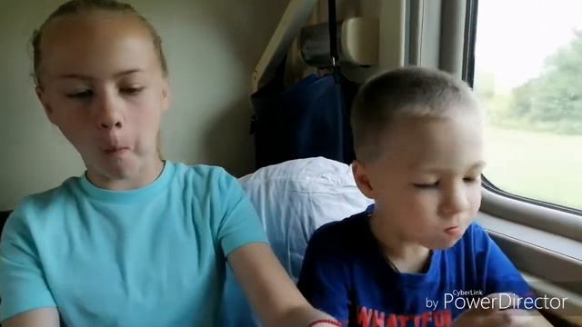 ЧЕЛЛЕНДЖ!Попробуй не запивать водой в ПОЕЗДЕ! смотреть онлайн